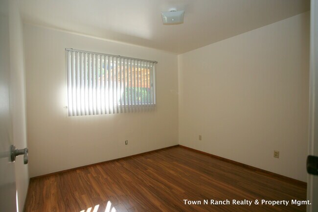 Building Photo - 3Br 2Ba Single level Home
