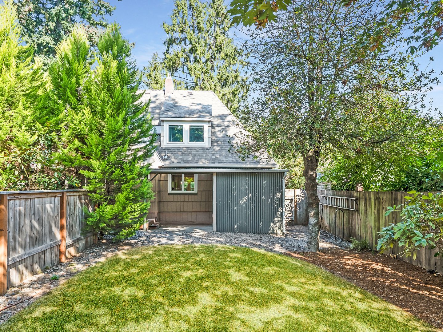 Building Photo - 2638 SW Custer St