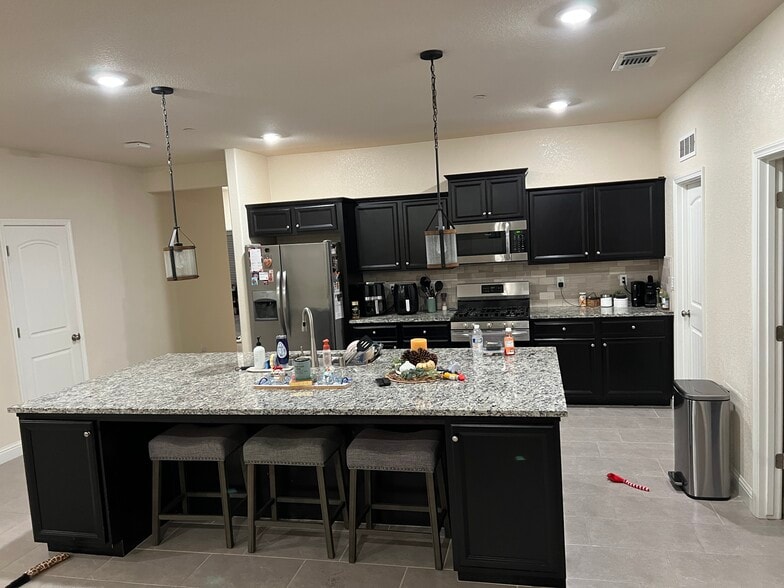 Building Photo - 432 Noble Dr