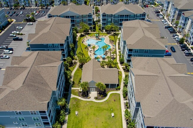Building Photo - The Villages at Queens Harbour II