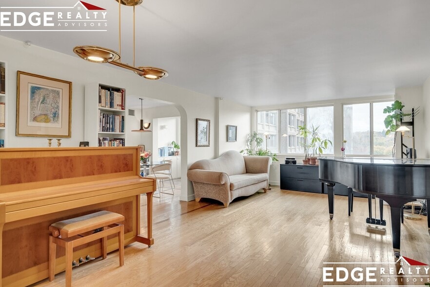 Building Photo - 1802 Beacon St