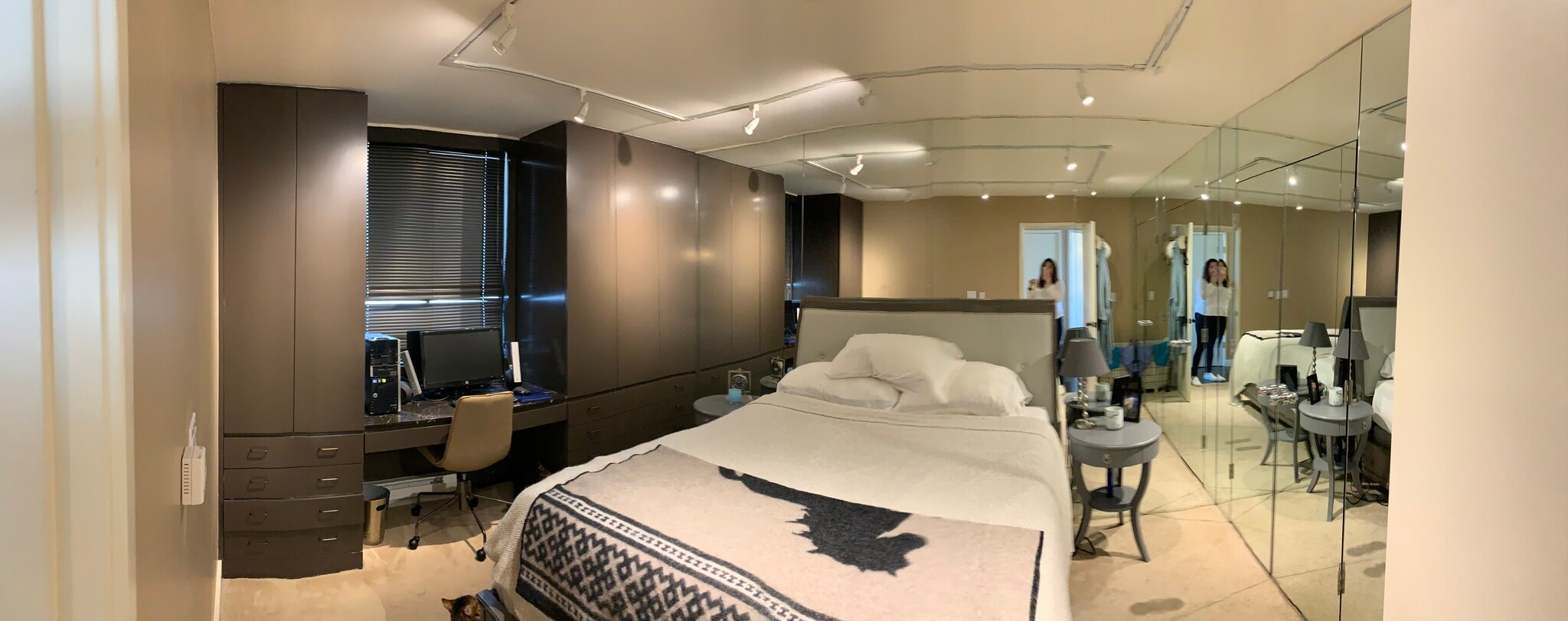 Bedroom panorama - 601 Belmont Ave E