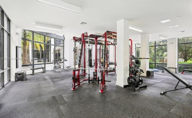 Building Photo - 817 SE 2nd Ave