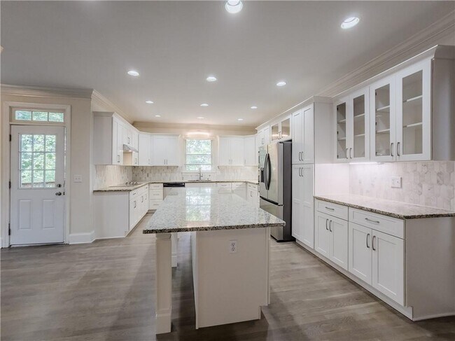 Building Photo - 7335 Craigleith Dr