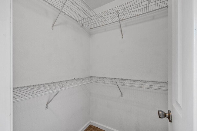 Building Photo - Quiet Cul De Sac location