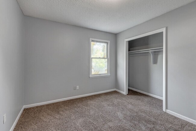 Building Photo - Recently Renovated Units in Decatur, AL
