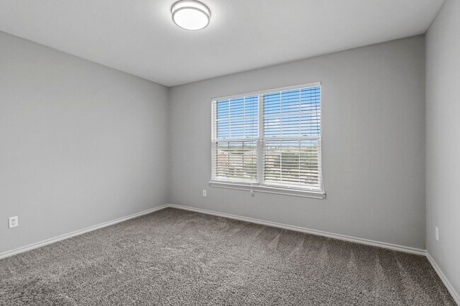 Building Photo - 929-931-931 Parkplace Ridge