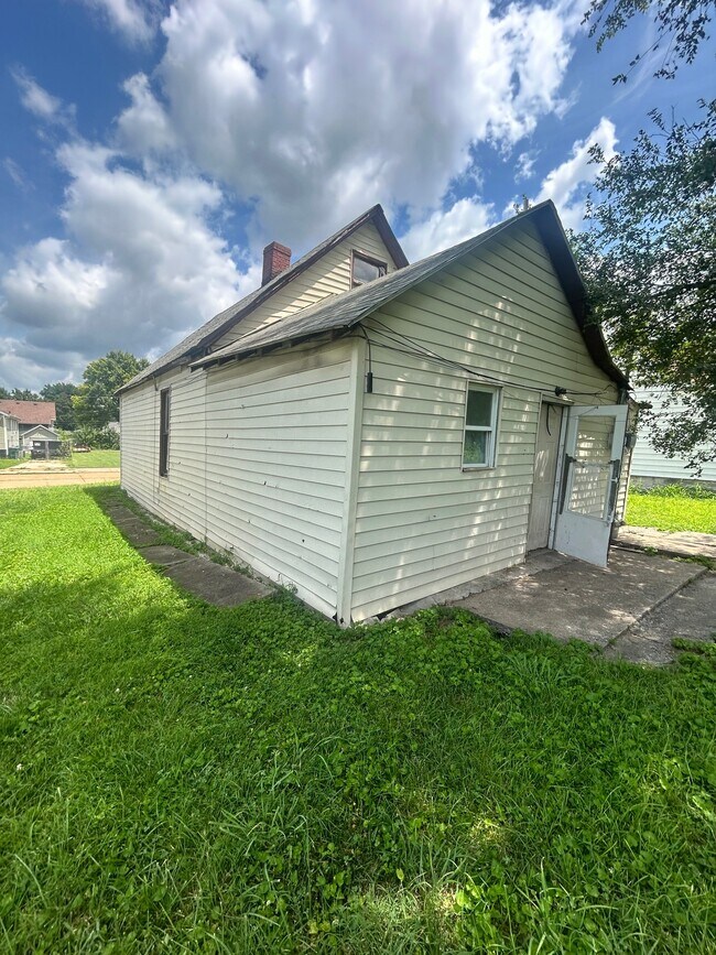 Building Photo - 1541 5th St