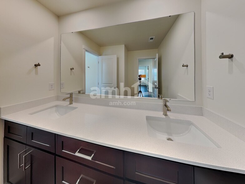 Building Photo - 9486 W Bowie Ct