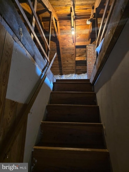 Building Photo - 239 Belleview Ave