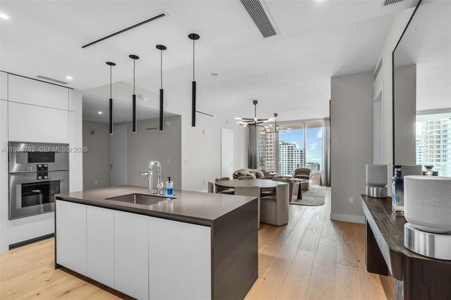 Building Photo - 300 Biscayne Blvd Way