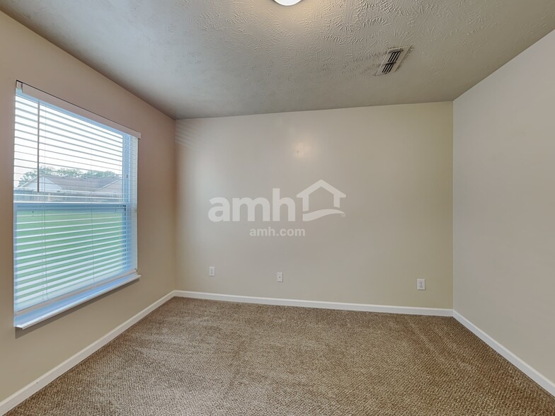 Building Photo - 2104 Erin Ln