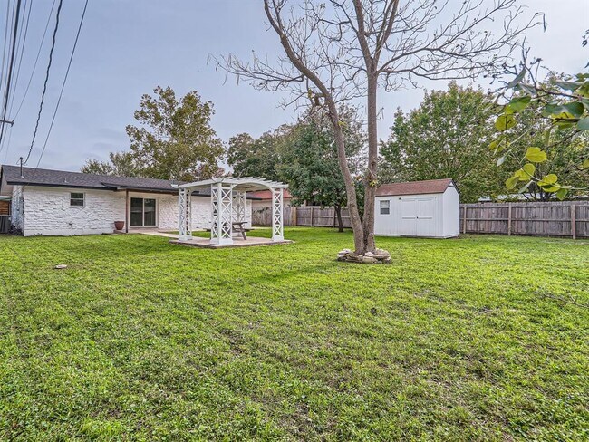 Building Photo - 5804 Eureka Dr