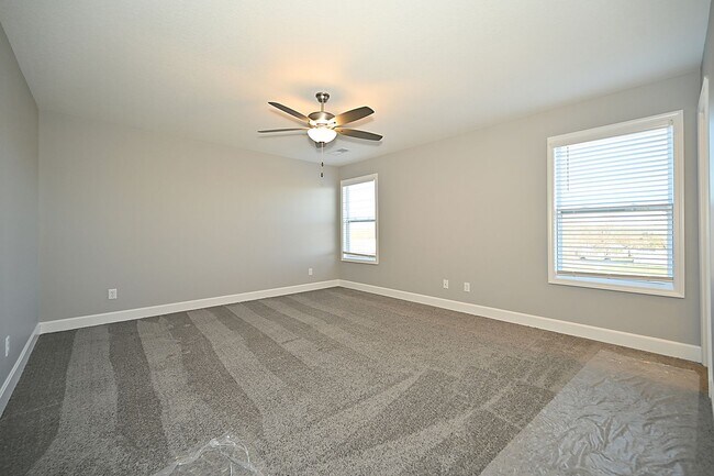 Building Photo - Nice 3 Bedroom, 2.5 bath with 2 car garage...