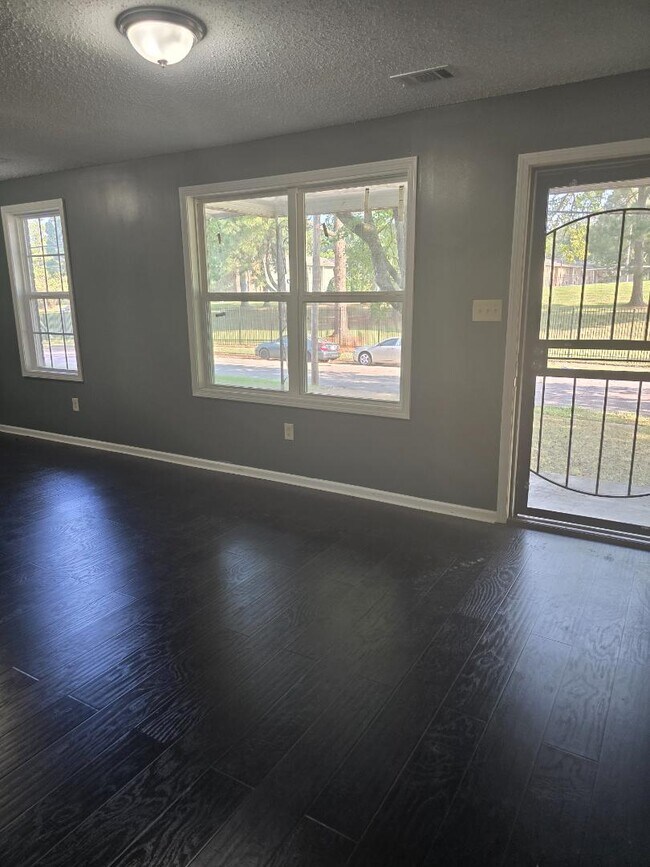 Building Photo - 1535 Oberle Ave