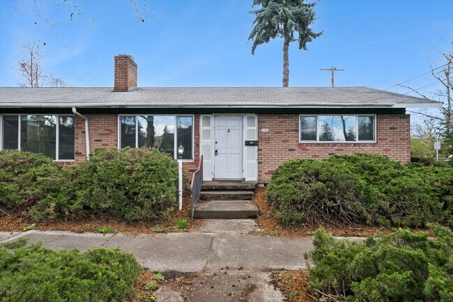 Building Photo - 5143-5145 SE Knight