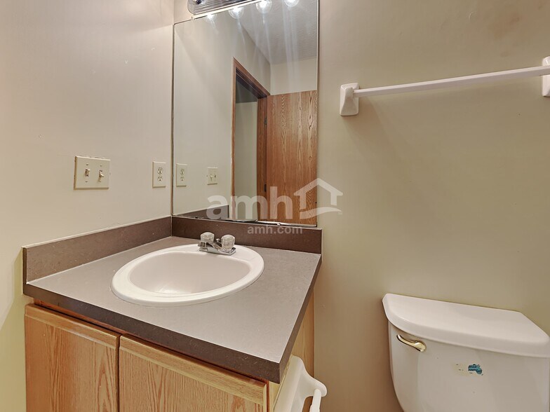 Building Photo - 6647 Hilmar Dr