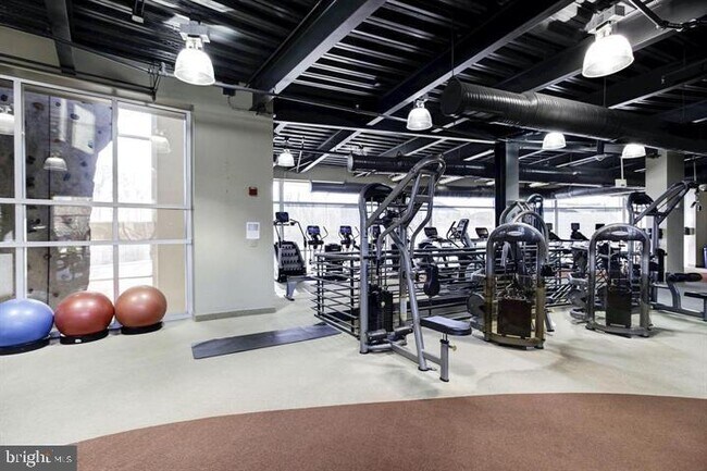 Building Photo - 2251 Oberlin Dr