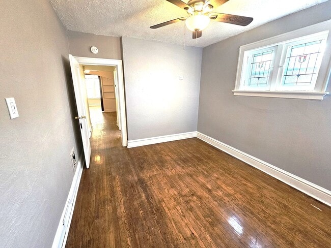 Building Photo - 4953 Holly Hills Ave