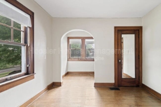 Building Photo - 4652 N Kenwood Ave