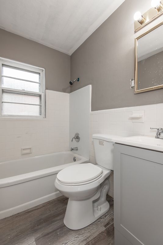 Building Photo - 6605 Kahns Ave