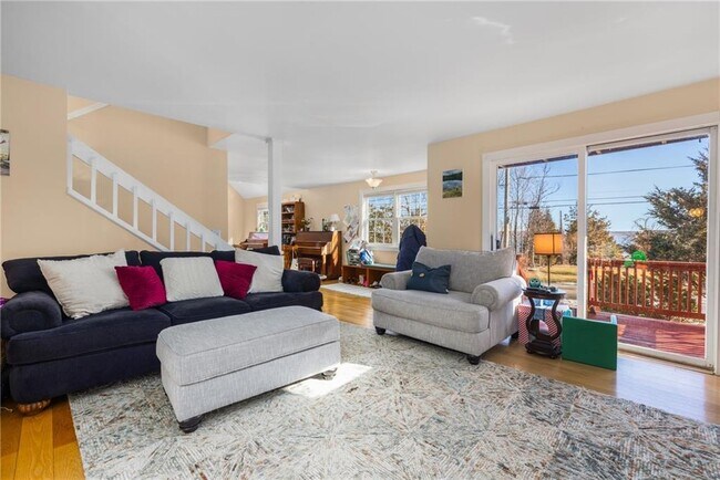 Building Photo - 1059 E Shore Rd