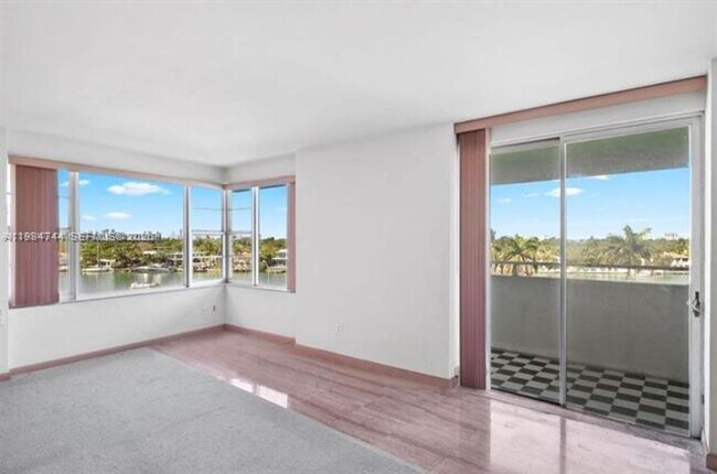 Building Photo - 5255 Collins Ave