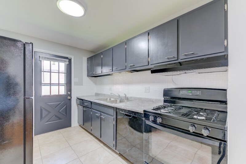 Building Photo - 4063 Esseldale Dr