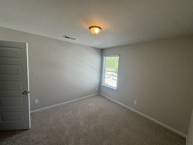 Building Photo - 1156 Burgundy Dr