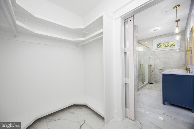 Building Photo - 5692 King Stuart Dr