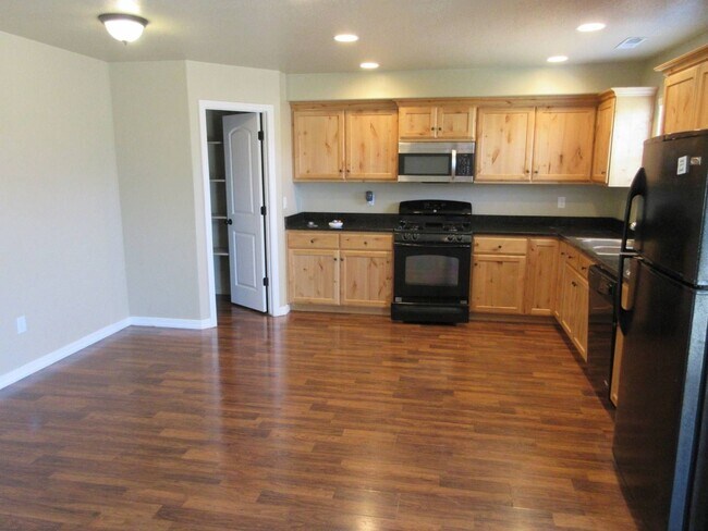 Building Photo - 3 Bedroom, 2.5 Bathroom Twin Home in Gemin...