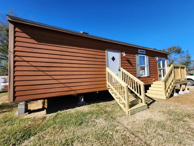 Primary Photo - 140 Holy Temple St