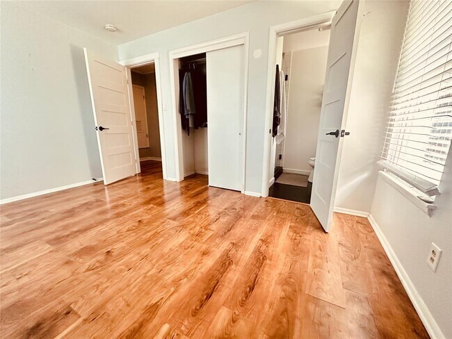 Building Photo - 4803 Everglade Dr