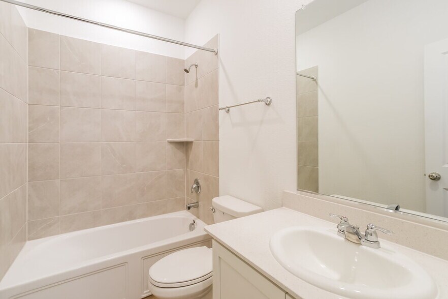 Building Photo - 14733 San Pablo Dr