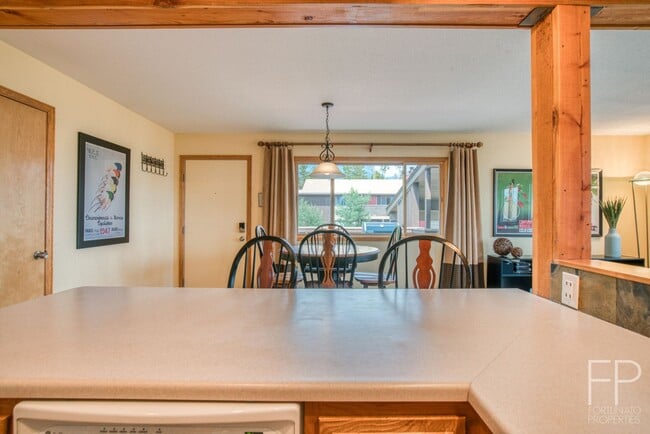 Building Photo - High End Condo in Wildernest.  Includes almost all Utilities!  Won't last!!  Furnished!