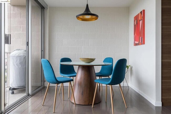 Building Photo - 1 Kelton Ct