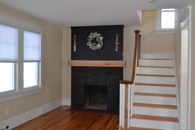 Building Photo - 202 Acorn Terrace