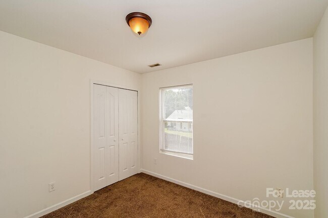 Building Photo - 734 Aberdeen Glen Pl