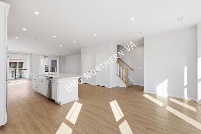 Building Photo - 201 Park Central Ter