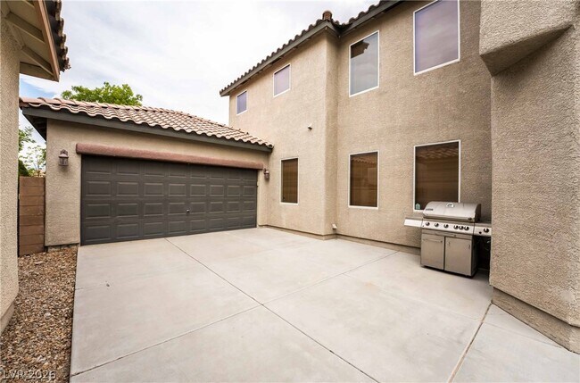 Building Photo - 10879 Florence Hills St