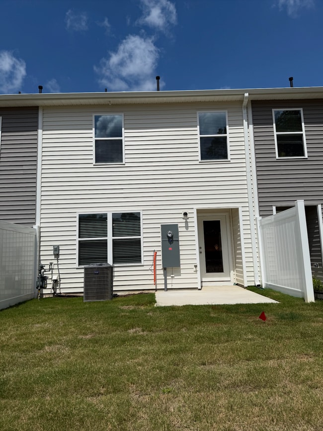 Building Photo - 313 Cherry Laurel Dr