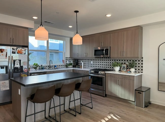 Building Photo - 10482 San Diego Mission Rd