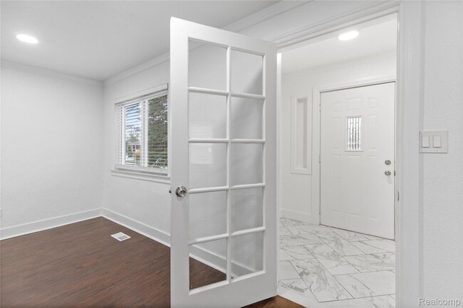 Building Photo - 22712 Clairwood St