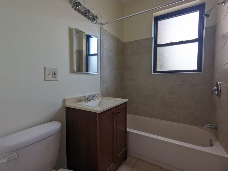 Building Photo - 338 Tudor Ct