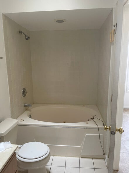 Building Photo - 2312 N Nagle Ave