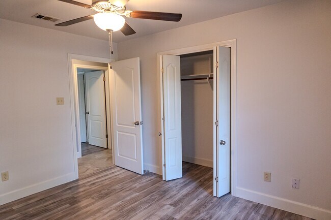 Building Photo - 2803 Pueblo Ct N