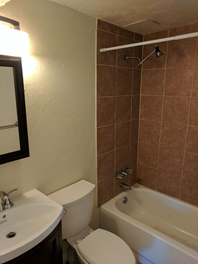 Building Photo - West Wash Park 2/1 Lots of Light, Mountain View and Reserved Parking!!