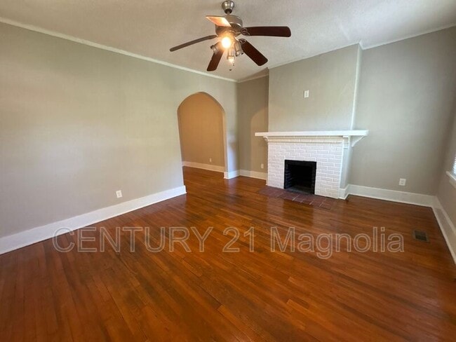 Building Photo - 1110 Troupe St