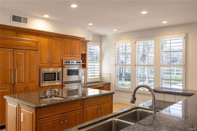 Building Photo - 17 Colonial Dr