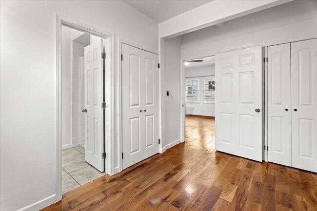 Building Photo - One Bedroom Unit In The Heart Of Koreatown!